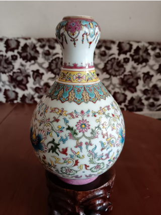 中国　大清乾隆年製　単色釉　黄釉　蒜頭瓶　底款有　古美術　骨董品　收藏品 靓宝格- 现代黄釉葫芦瓶（《大清乾隆年制》款）